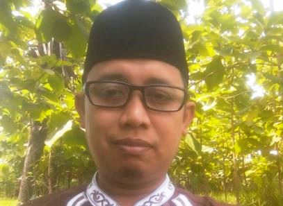 THE CHANGING  OF FIRST LEADER PESANTREN`S GENERATIONS 